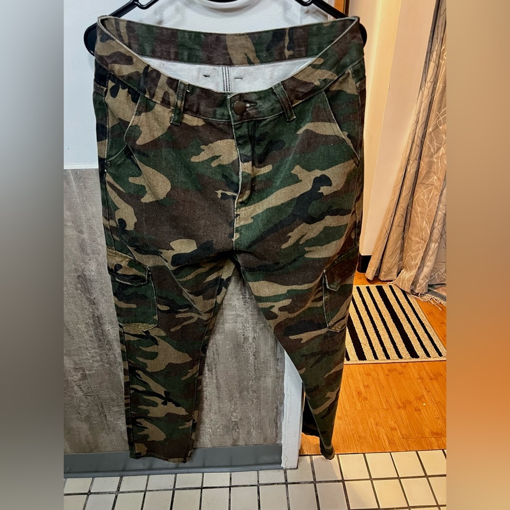 NWOT manfinity slim fit cargo jeans